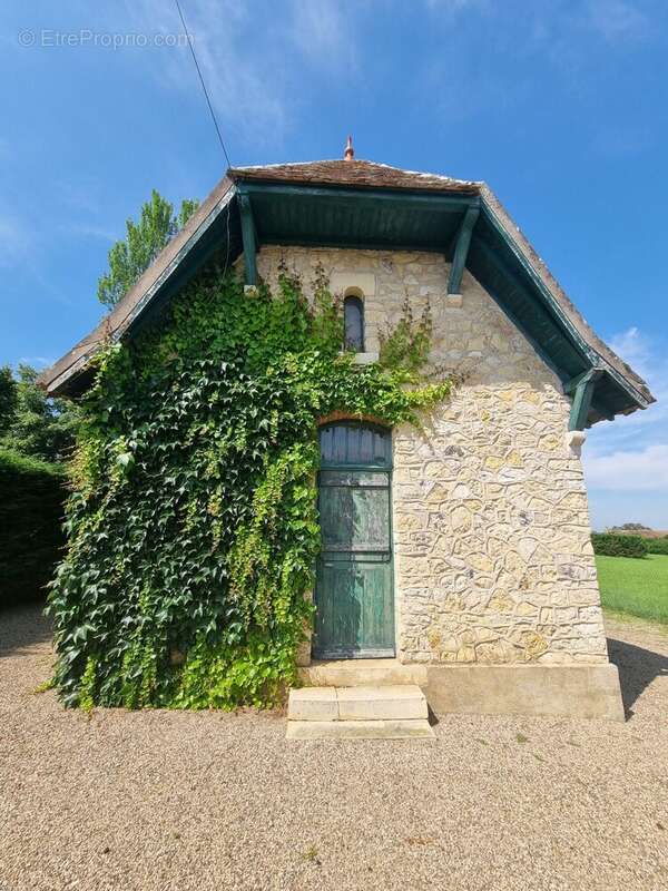 Autre à SAINT-PIERRE-LE-MOUTIER