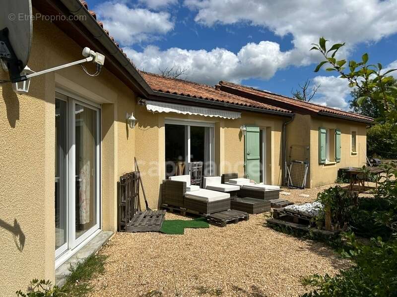 Maison à vendre 10 pièces VAUNAC (24)170m² sur 5160m² de terrain - photo 2
