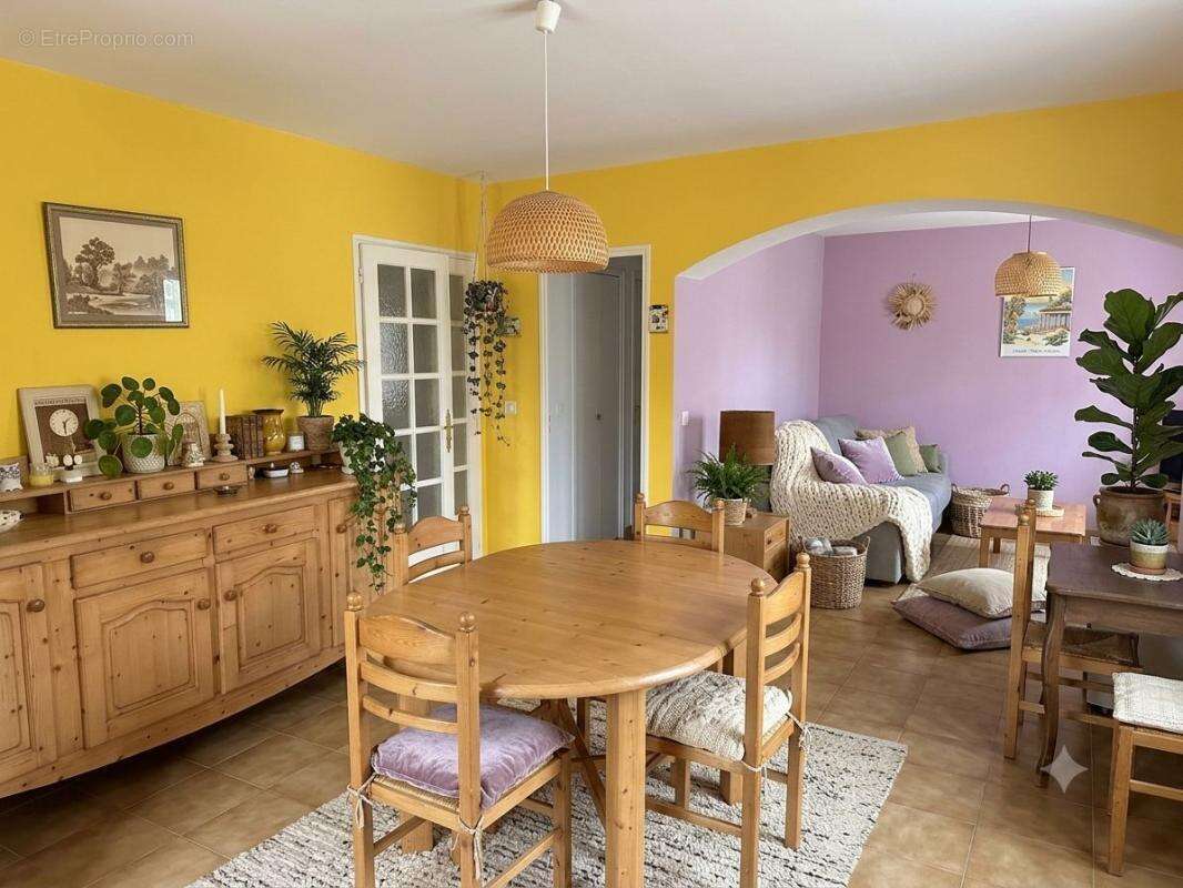 Appartement à GREOUX-LES-BAINS