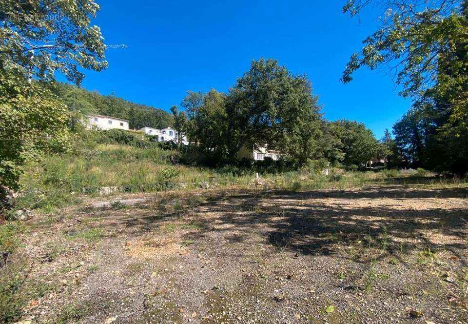 Terrain à SAINT-VALLIER-DE-THIEY