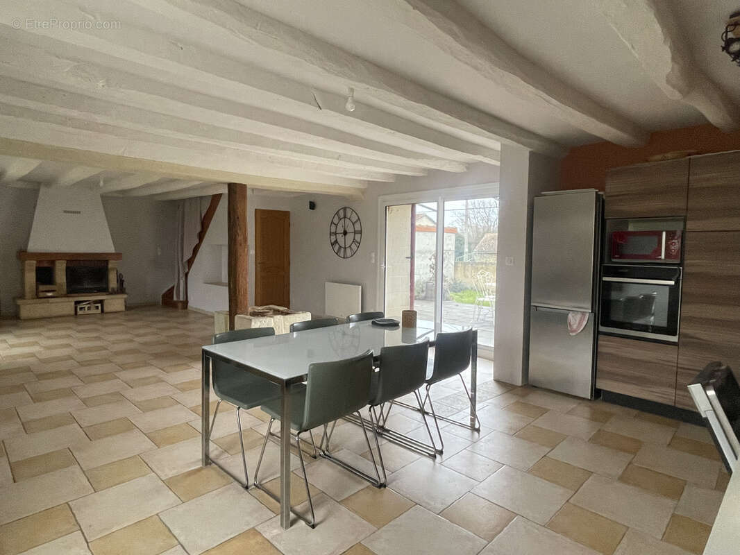 Maison à SAINT-GENEST-D'AMBIERE