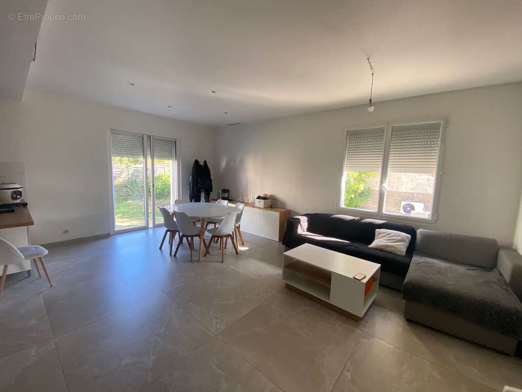 Cagnes centre ville maison 3p et jardin de 522m2 plat - photo 7