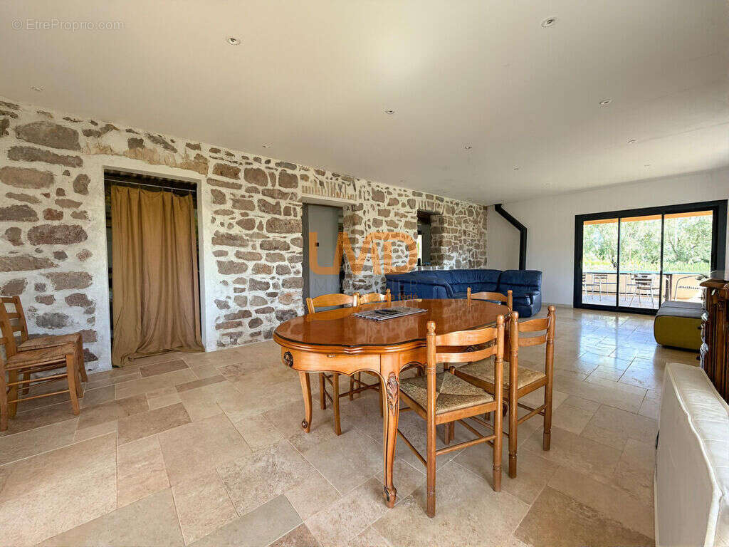 Maison à LA MOTTE