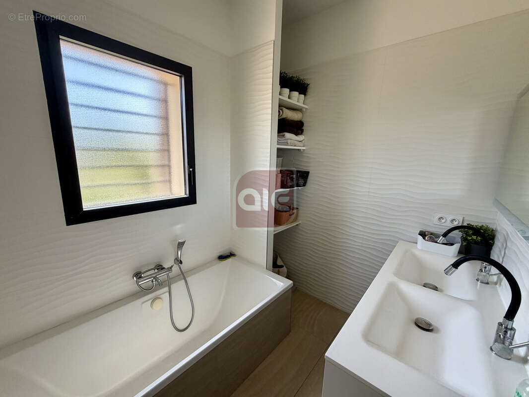 BEAULIEU: Superbe villa contemporaine T4 de plain-pied de plus de 110 m2 - photo 10