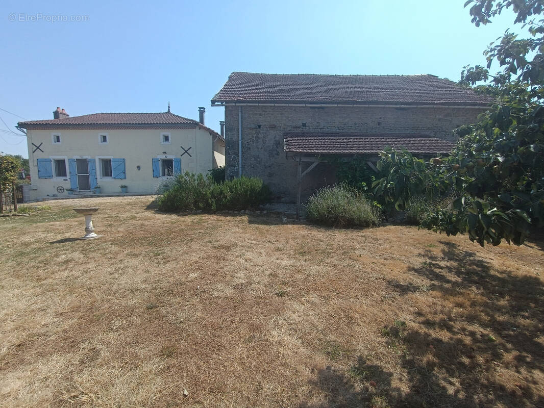Maison à PLEUVILLE