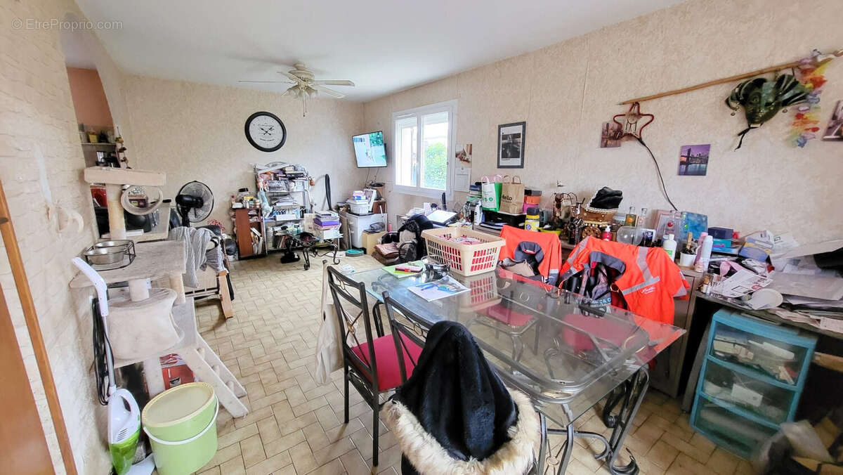 Salon actuel avant les retouches - Maison à CHARVIEU-CHAVAGNEUX