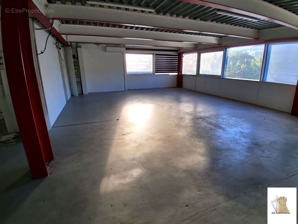 Commerce 1200 m² à Ajaccio  - photo 3