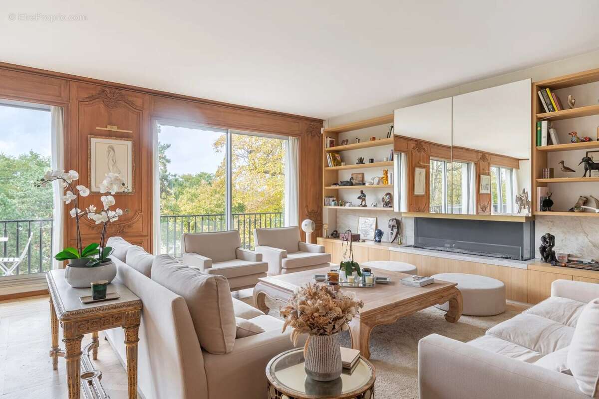 Appartement à PARIS-16E