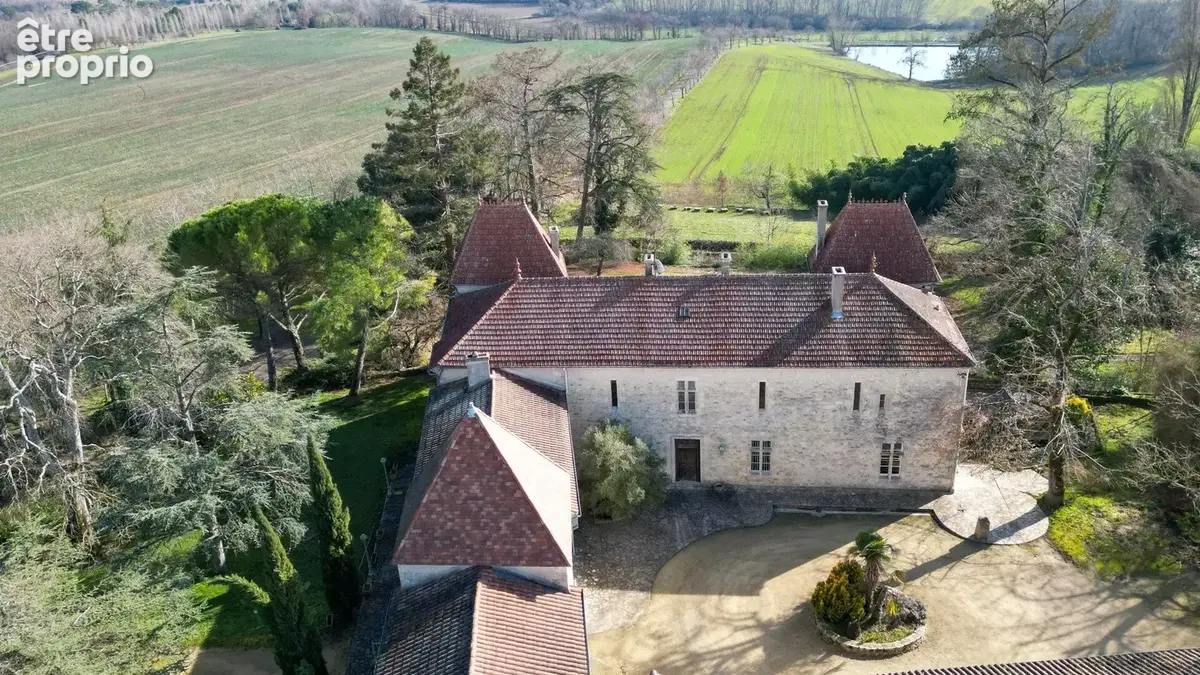 Superbe château avec vue panoramique, élégance et charme - photo 14