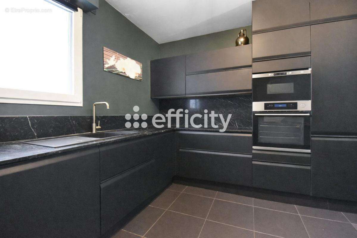 Maison à LA GARENNE-COLOMBES