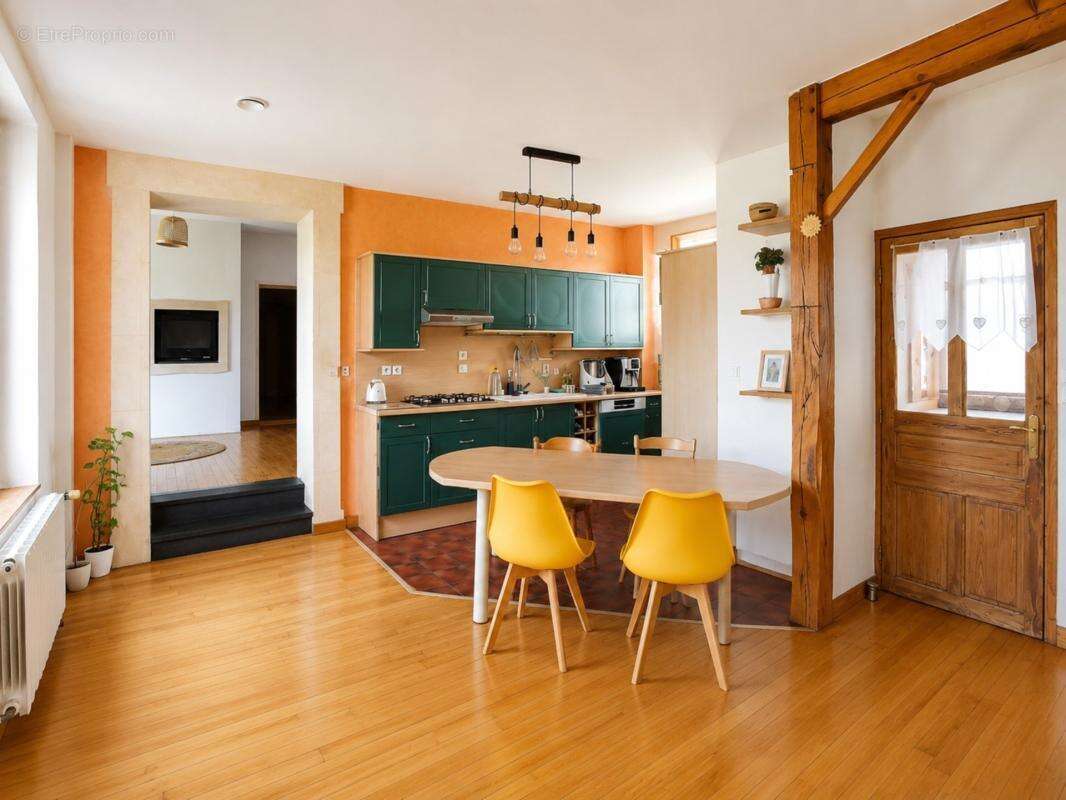 Maison à vendre 8 pièces LES MARTRES DE VEYRE (63) - photo 9