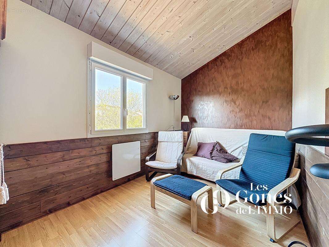 Maison à SAINT-GENIS-LES-OLLIERES