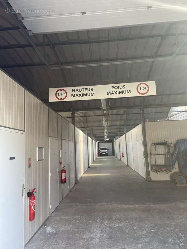 Commerce à CARPIQUET