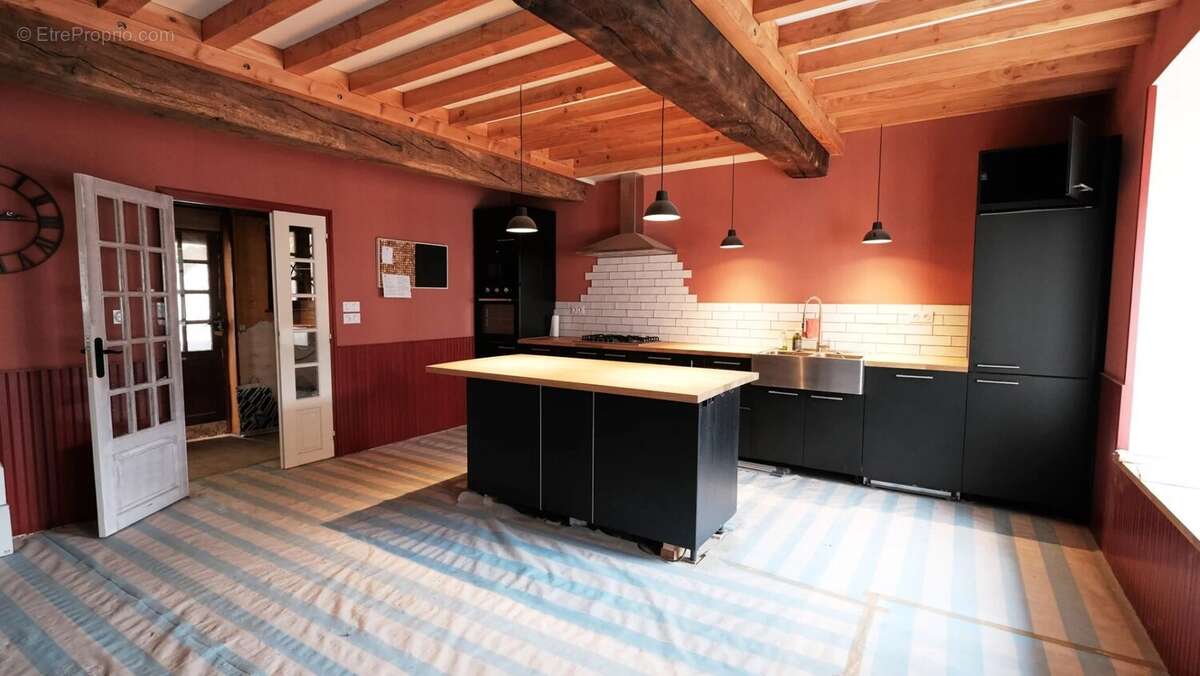 Maison à ROUSSILLON-EN-MORVAN