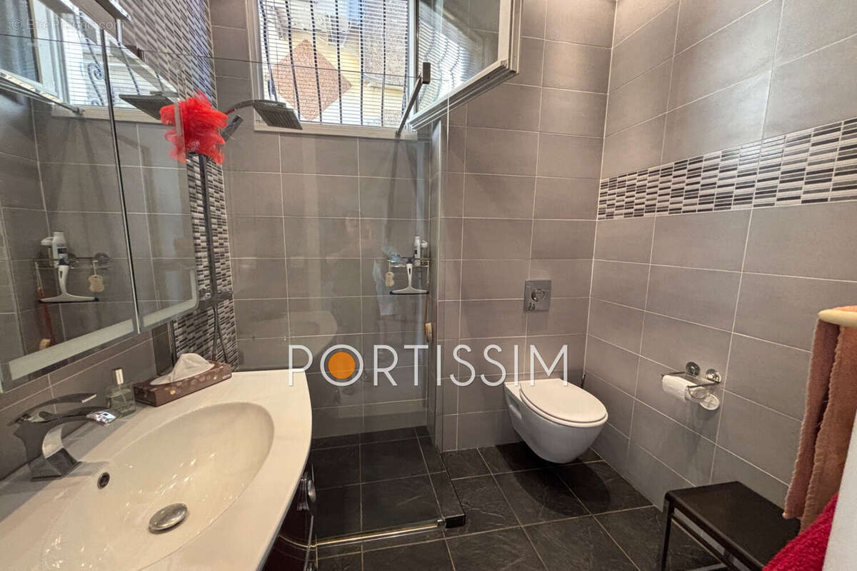 Appartement à SAINT-LAURENT-DU-VAR