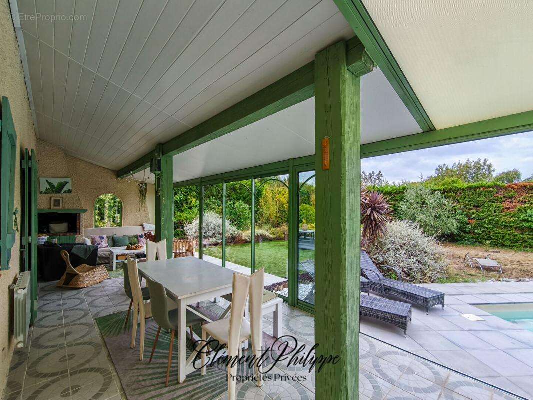 Maison à VILLEMOUSTAUSSOU