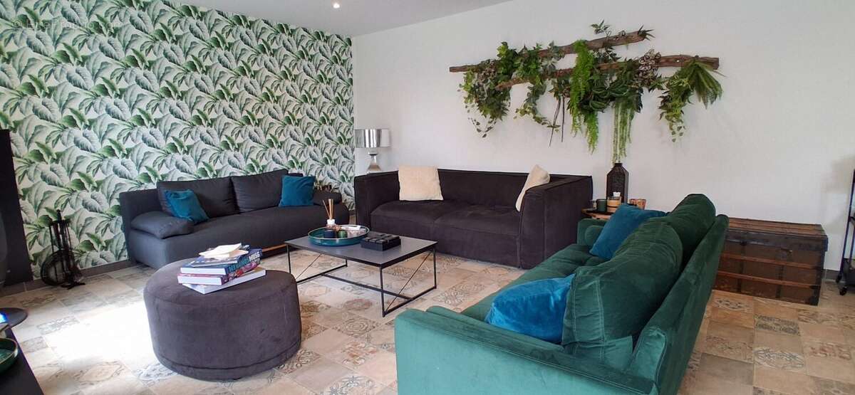 Pièce de vie chaleureuse avec poêle à bois  à seulement 1h de Paris, proche A13, environnement calme - Maison à CAILLY-SUR-EURE