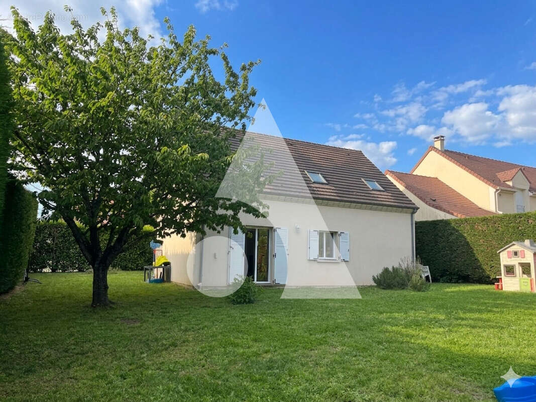 Maison à MENNECY