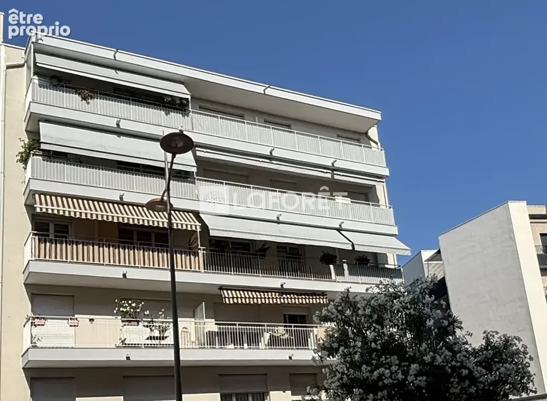Appartement à SAINT-LAURENT-DU-VAR