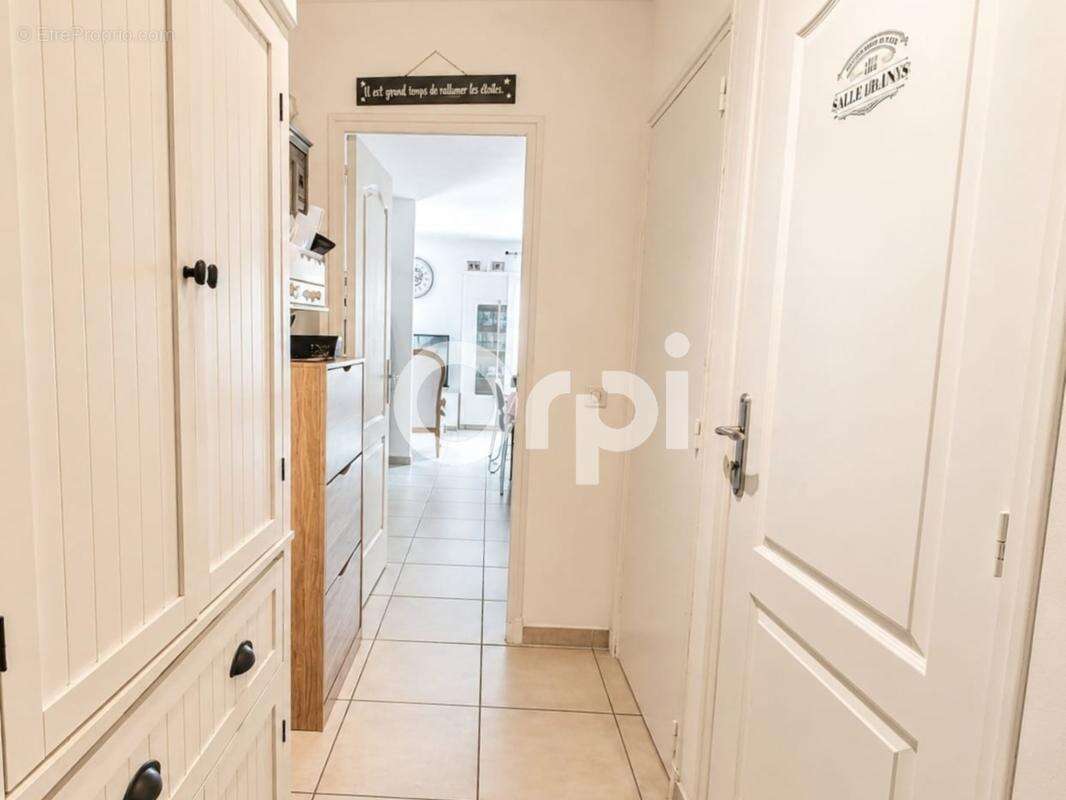 Montauroux / investissement locatif - une place de parking / une cave - calme / vu dégagée sur la nature - photo 8