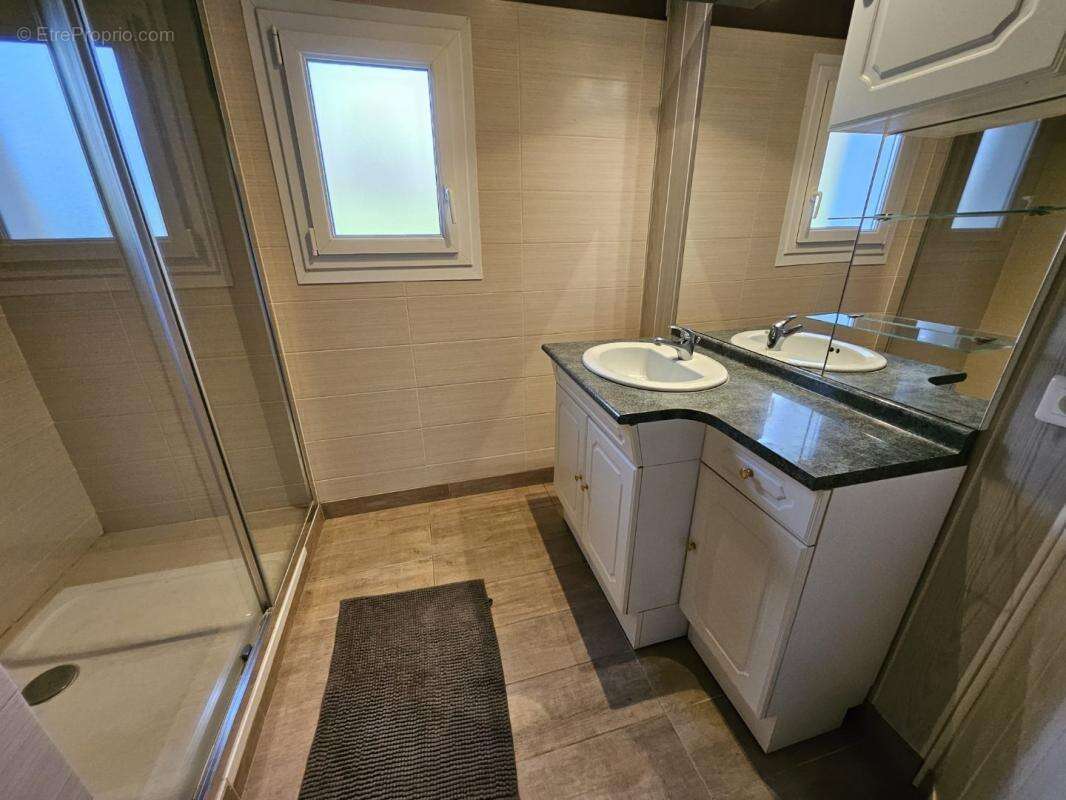 Maison à NOTRE-DAME-DE-SANILHAC