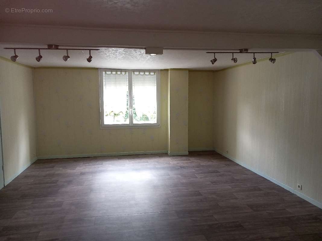 Maison à BRUAY-LA-BUISSIERE