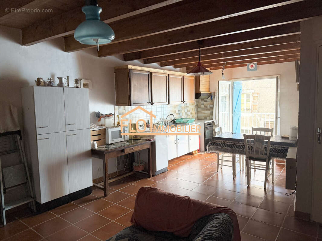 Maison à LA VACQUERIE-ET-SAINT-MARTIN-DE-CASTRIES