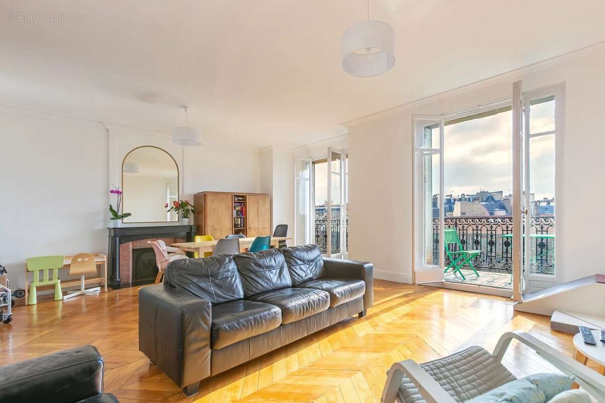 Appartement à PARIS-17E