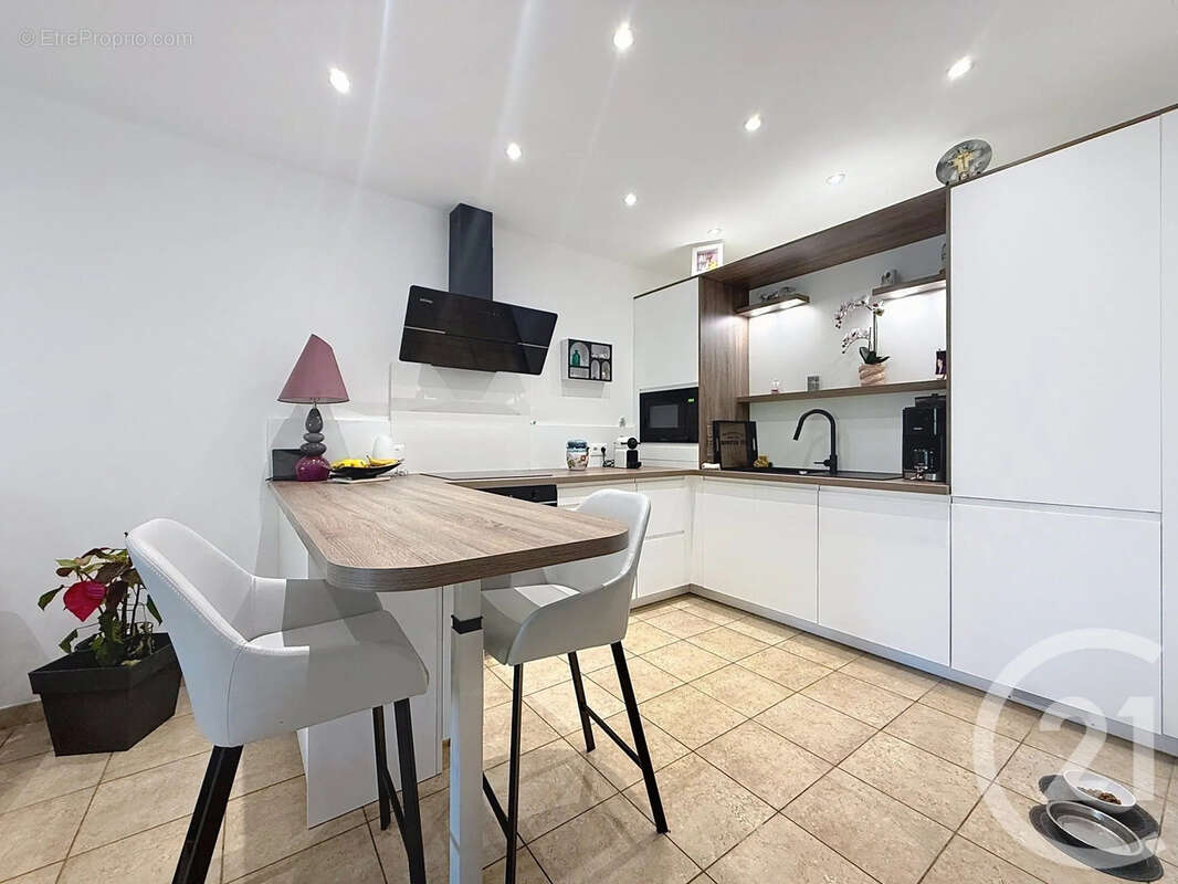 Appartement 79 m² à Santa-Lucia-Di-Moriani  - photo 2