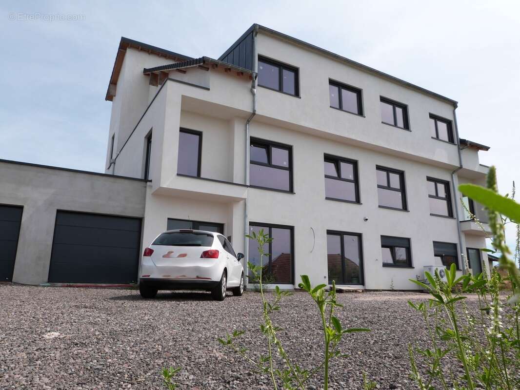 Dpt Moselle (57), à vendre proche de SARREGUEMINES appartement T5 de 104 m² - photo 4