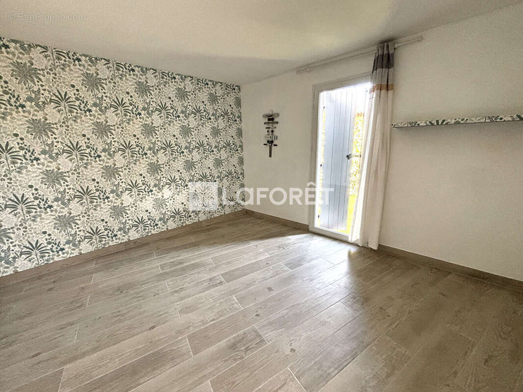 Maison à SAINT-LAURENT-DU-VAR