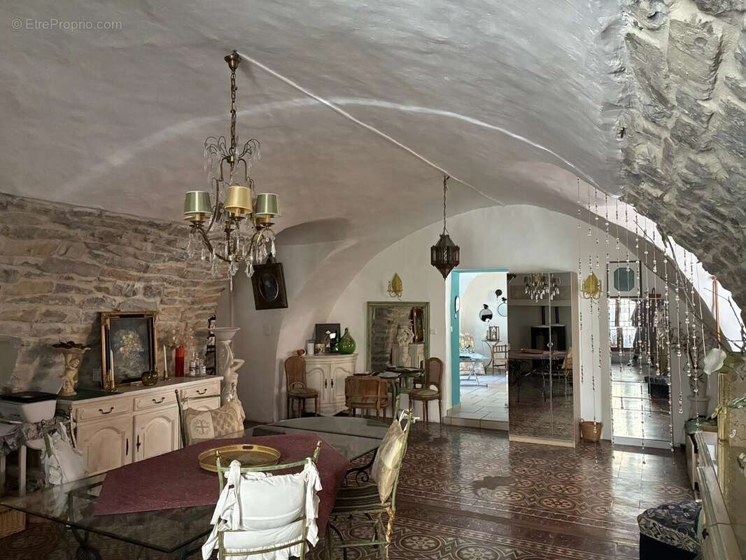 Maison à CANNES-ET-CLAIRAN