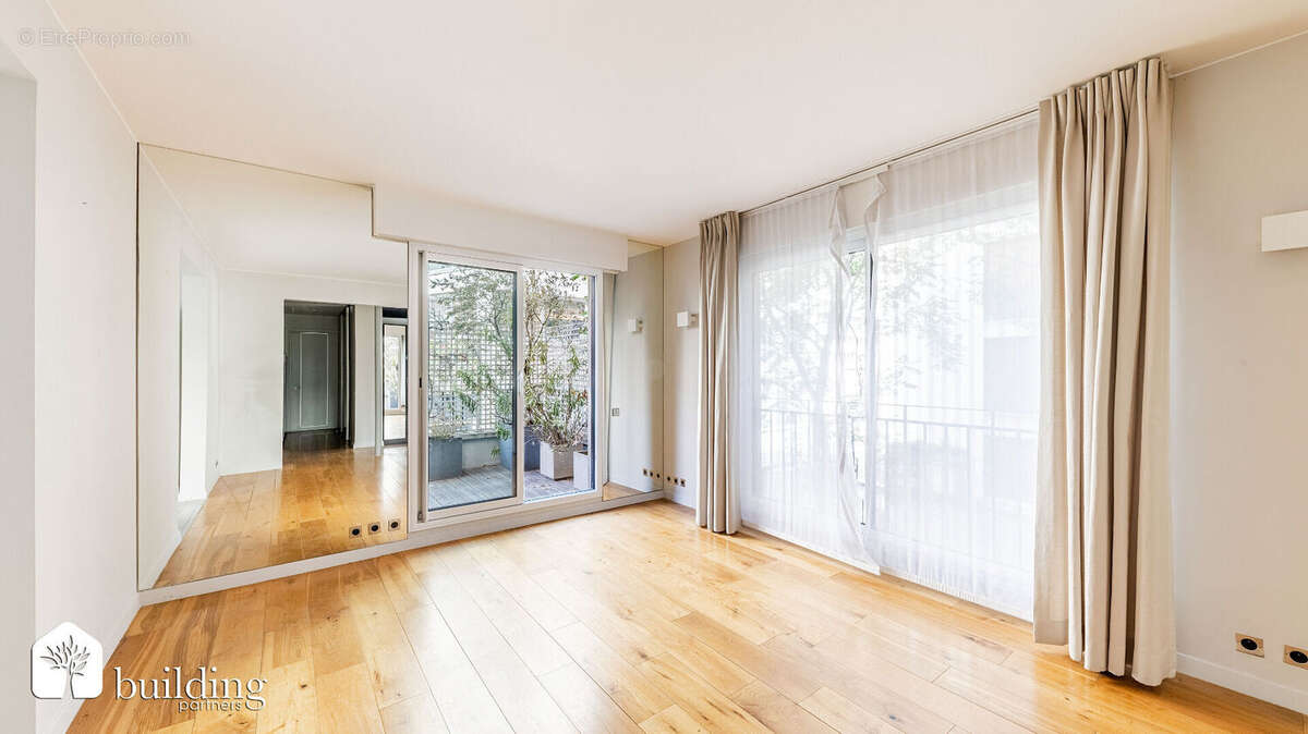 Appartement à PARIS-17E