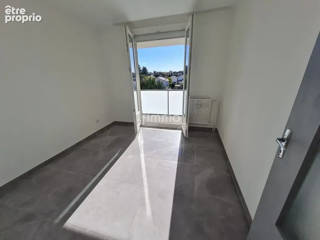 Appartement 68m² rénové avec balcon et cave - photo 5