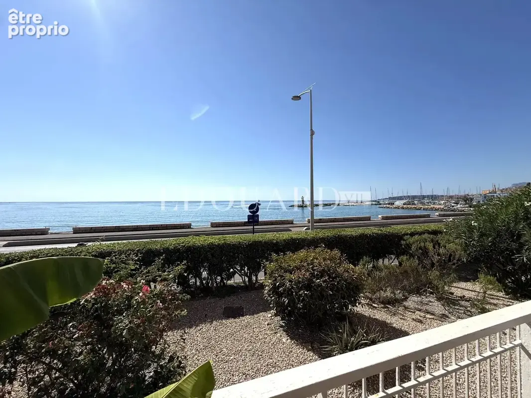 En exclusivité studio face aux plages avec terrasse, splendide vue mer panoramique et parking - photo 1