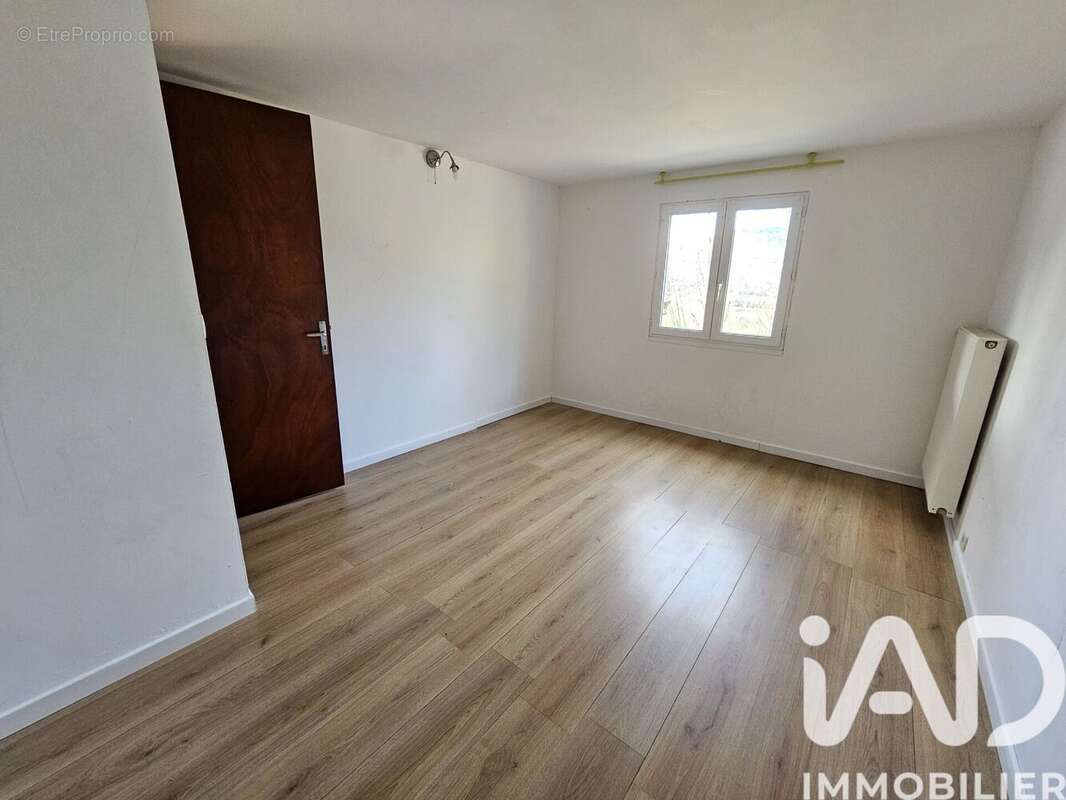 Maison 83 m² à Saint-Vincent-De-Barres  - photo 7