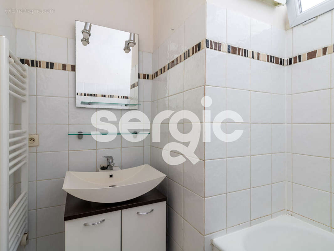 Appartement à COURBEVOIE