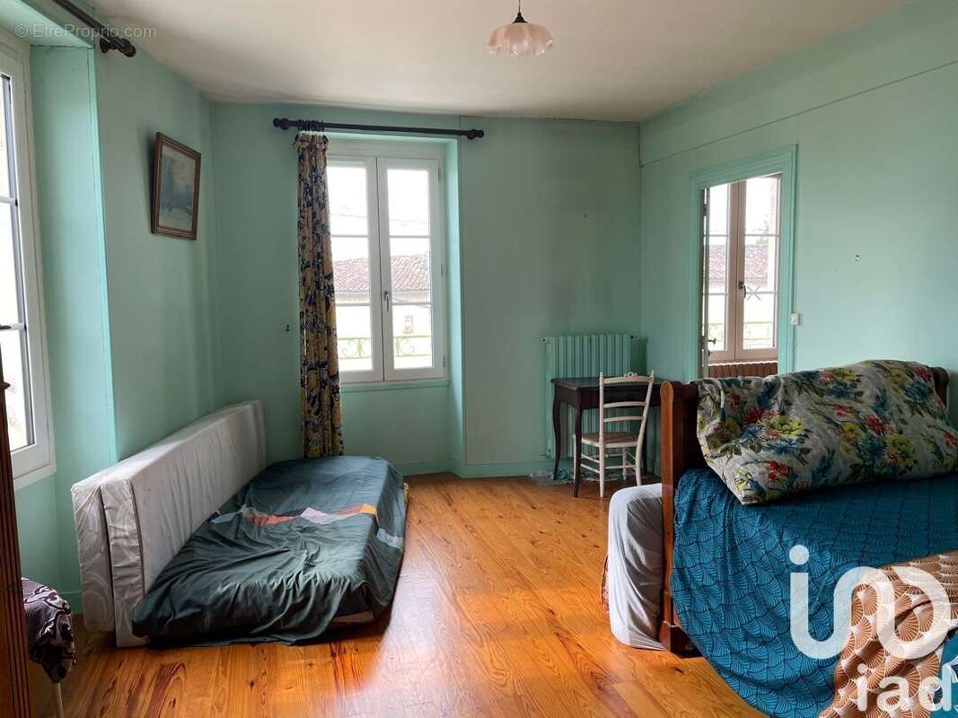 Maison 185 m² à Fontaine-Chalendray  - photo 8