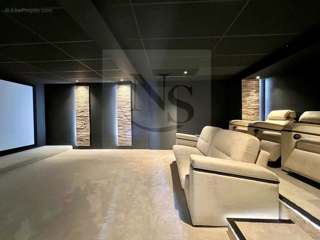 Maison à LE THOLONET