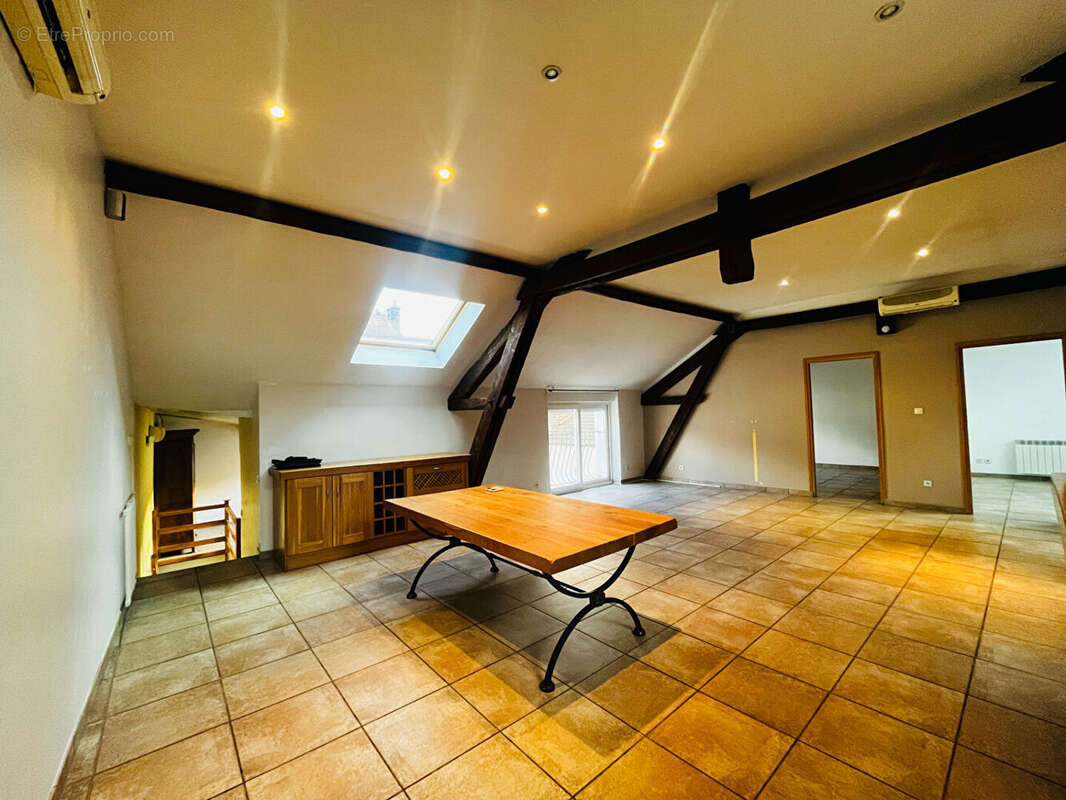 Appartement à MONTCEAU-LES-MINES