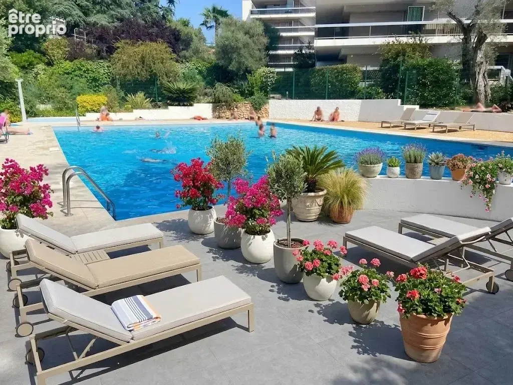 JUAN-LES-PINS – T3 avec Grande Terrasse, Garage et Piscine - photo 13