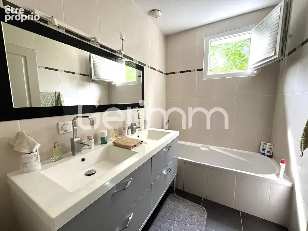 Vente - Maison - 6 pièces + cuisine - 132 m² - 519 000 € - LA - photo 9