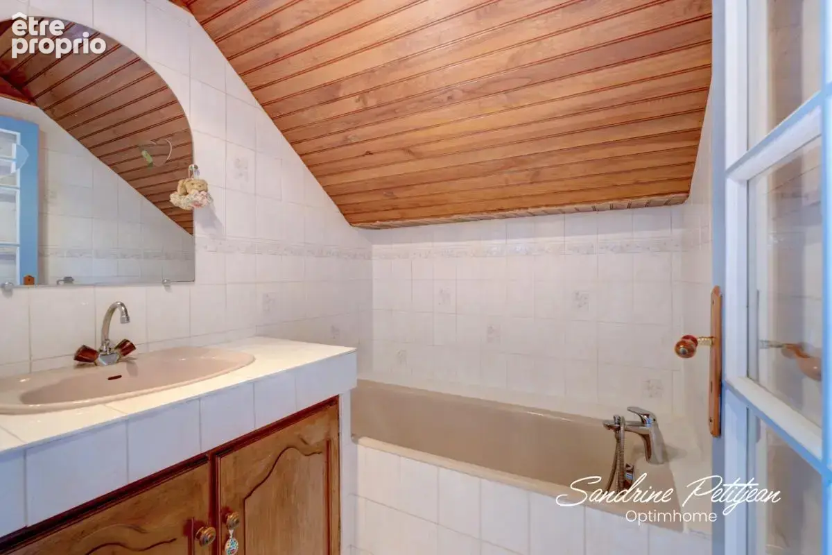 Maison à vendre 94 m² - 5 pièces - parcelle 469 m² - Vaulx en Velin Secteur Rize - photo 12