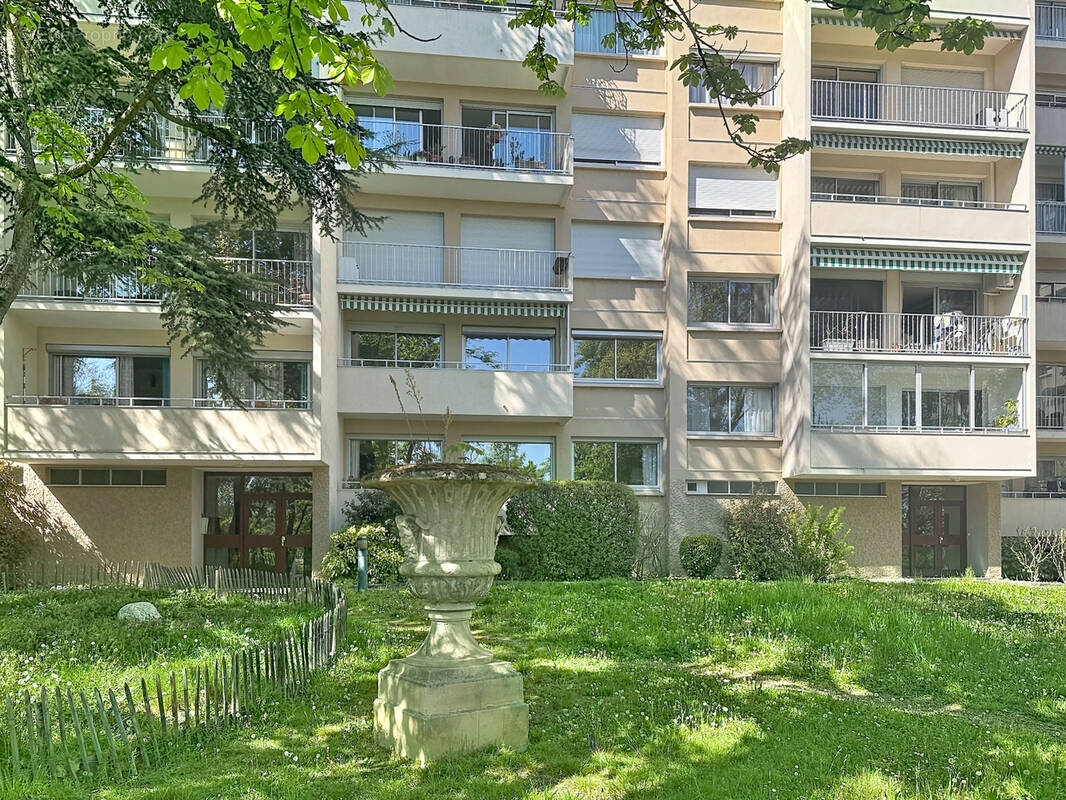 Appartement à SAINT-GENIS-LAVAL