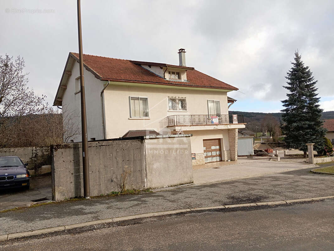 Maison à HAUTEVILLE-LOMPNES