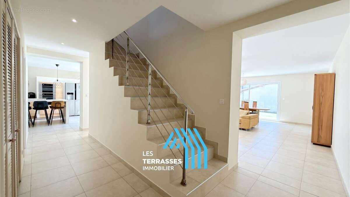 Maison à MONTELIMAR