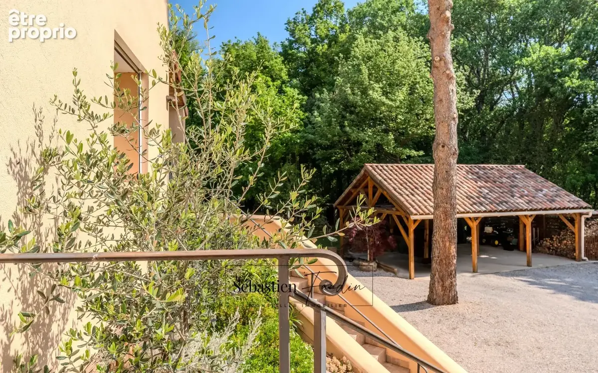 Domaine à vendre à Rousset à 15 minutes d'Aix-en-Provence - 8 000 m² - plusieurs logements - 262 m² habitables - calme absolu -  - photo 6