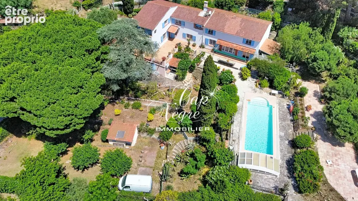 Propriété de 300 m2 située à quelques pas de la magnifique plage de Saint-Clair - photo 2