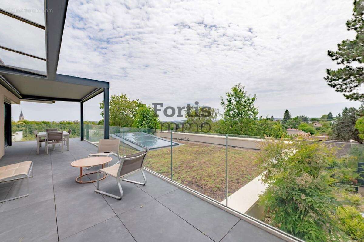 Maison à VERRIERES-LE-BUISSON