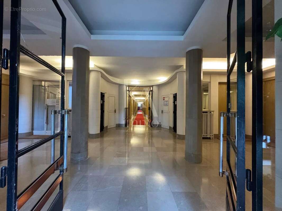 Appartement à NEUILLY-SUR-SEINE
